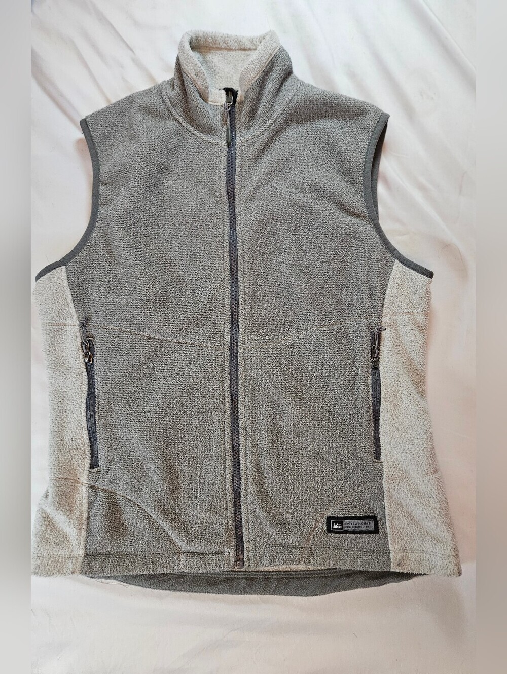 REI Womens Gray & Ivory Two Tone Fleece Full Zipper Side Pockets Vest Size Small